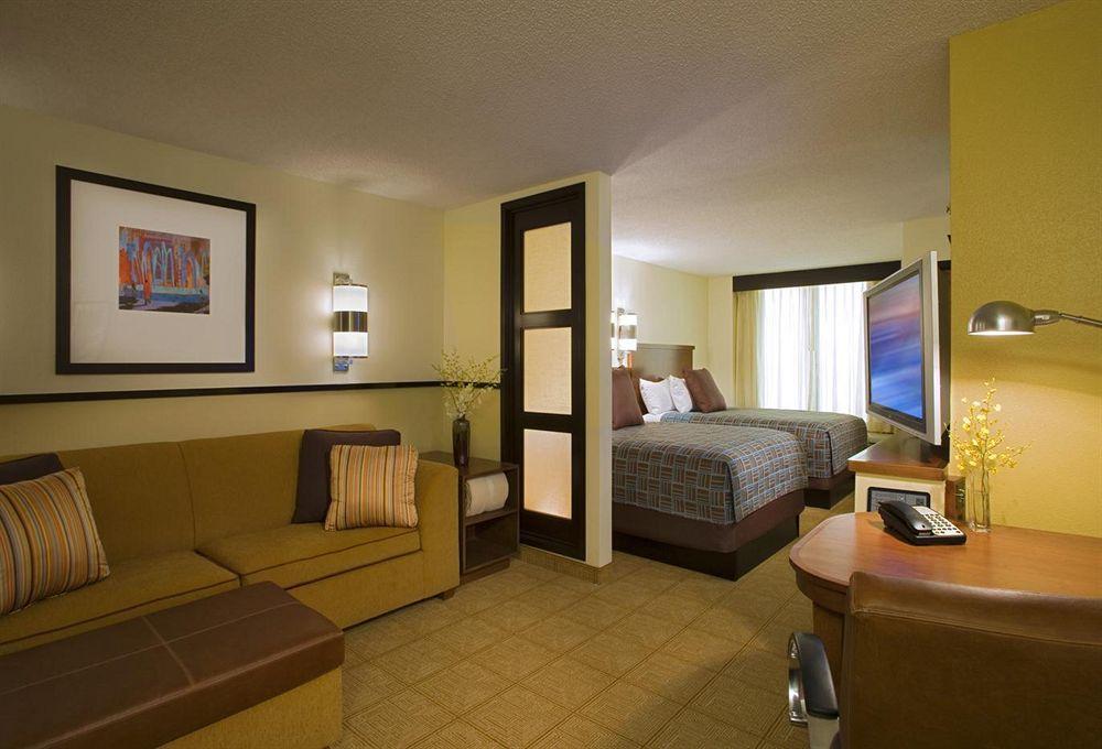 Hyatt Place South Bend/mishawaka 4*